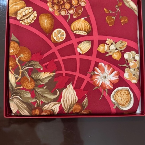 Ferragamo 100% Silk Scarf Never Worn NIB Retired Harvest Pattern - Picture 5 of 14
